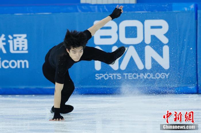 戴大卫在哈尔滨亚冬会花