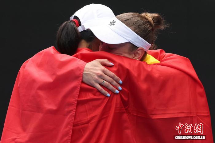 张帅携手比利时搭档斩获澳网女双冠军