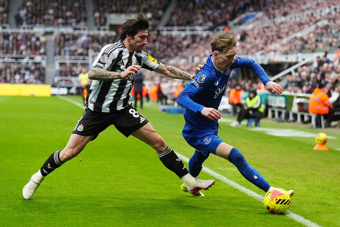 托纳利转会引豪门争夺 1亿镑身价成曼联关键引援