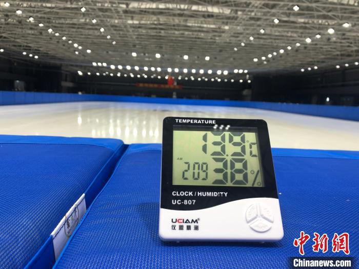 河北承德塞罕坝冰上训练中心正式开训备战冬奥