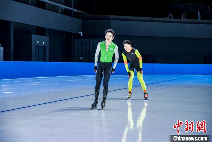 河北承德塞罕坝冰上训练中心正式开训备战冬奥