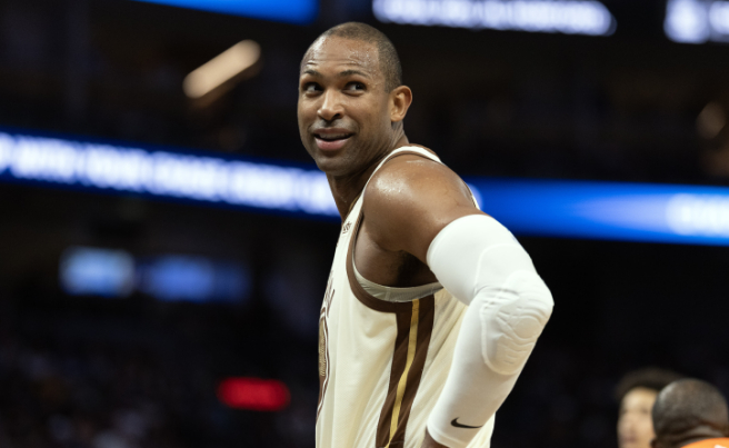 库里膝伤持续困扰勇士 队内伤病名单再添新成员