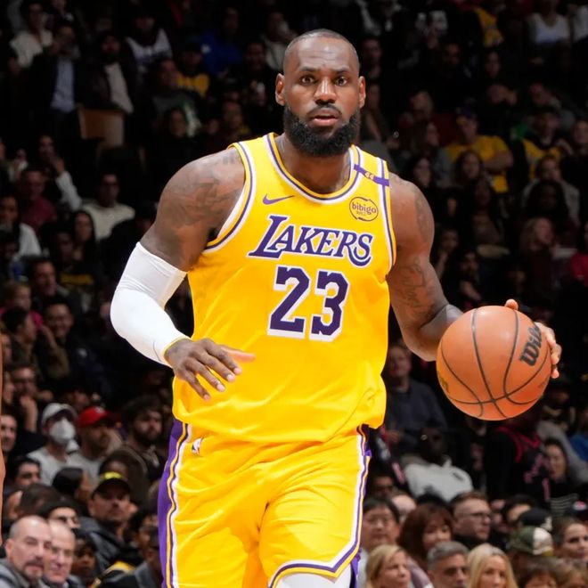 湖人狂胜骑士东契奇42+12+12统治全场