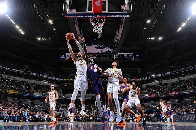 祖巴茨首秀登场 太阳力克步行者终结11连败