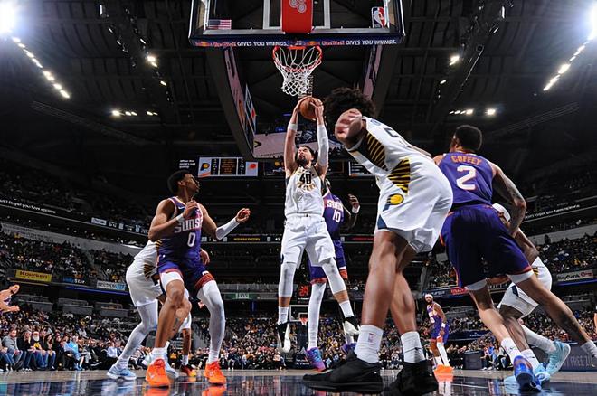 祖巴茨首秀登场 太阳力克步行者终结11连败