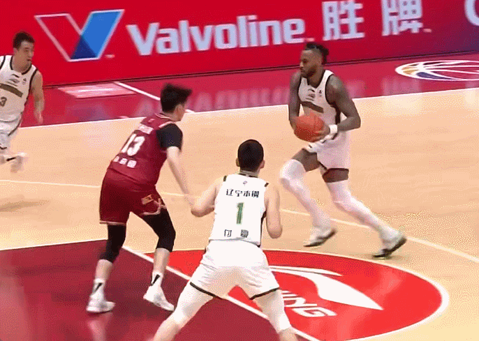 赵继伟生涯抢断突破909次 浙江力克辽宁挺进前四