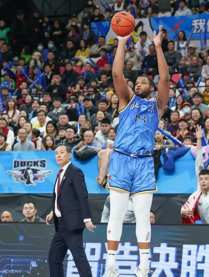 京城德比第32次对决：积分榜生死战与教练组压力